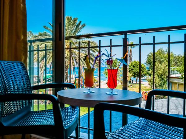 TURUNÇ BAY CONTİ BOUTIQUE HOTEL : photo 4 de la chambre chambre lits jumeaux - vue sur mer