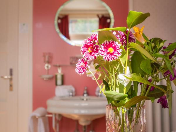 Historic Hotel Falken : photo 7 de la chambre chambre familiale avec balcon - vue sur jardin