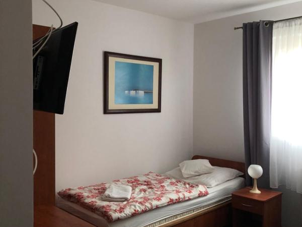 Dom Wczasowy Oliwia : photo 8 de la chambre chambre lits jumeaux avec salle de bains privative