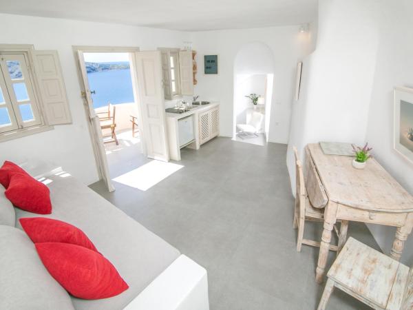 Oia Mare Villas : photo 8 de la chambre suite grotte avec vue sur la caldeira