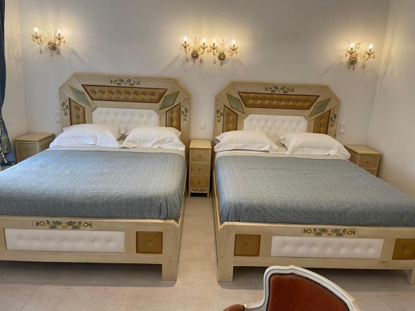 Chambre Familiale Maison de L'Église du Couvent : photo 5 de la chambre chambre familiale avec salle de bains privative