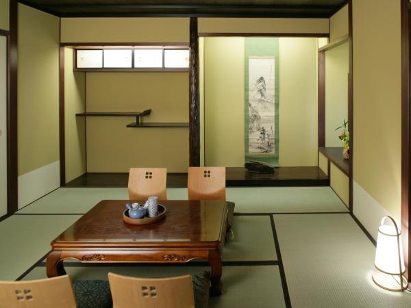 Matsubaya Ryokan : photo 4 de la chambre chambre de luxe de style japonais avec vue sur le jardin