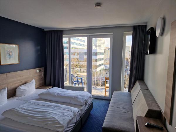 Hotel Mercedes/Centrum : photo 2 de la chambre chambre double ou lits jumeaux deluxe avec balcon