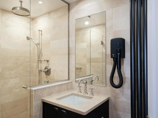 Hotel Saint-Louis en L'Isle - Notre-Dame : photo 4 de la chambre chambre double ou lits jumeaux supérieure avec balcon