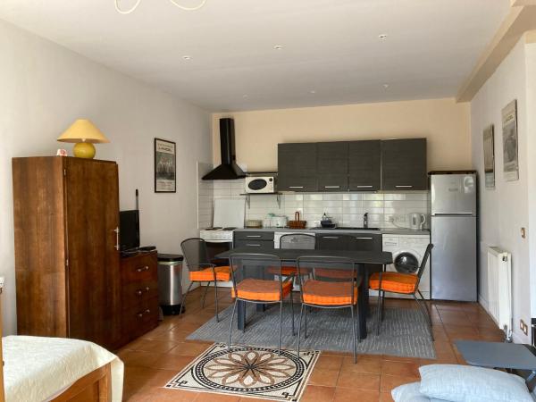 Le Mascaret : photo 2 de la chambre suite de 42 m² avec terrasse - jardin provençal