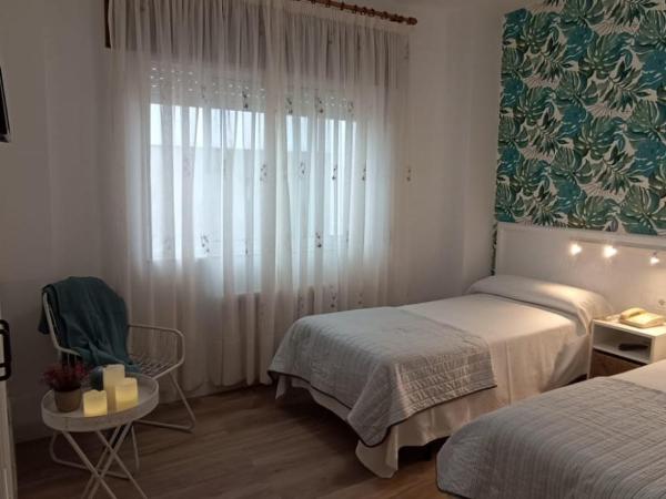 Hostal Linar : photo 1 de la chambre chambre lits jumeaux