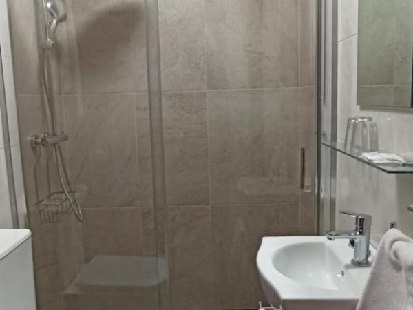 Hostal Linar : photo 4 de la chambre chambre lits jumeaux