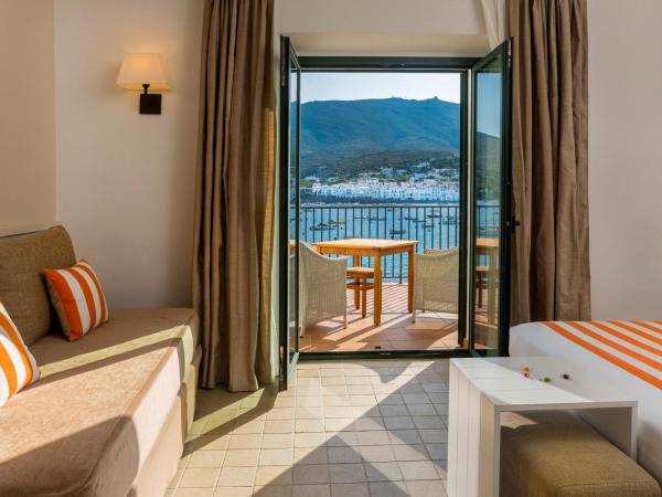 Hotel Playa Sol : photo 1 de la chambre chambre triple - vue sur mer