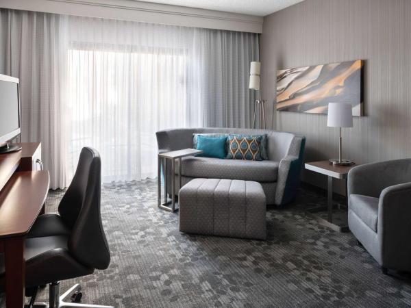 Sonesta Select Phoenix Camelback : photo 1 de la chambre mobility/hearing accessible one-bedroom king suite with tub