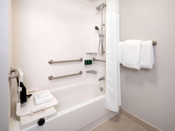 Sonesta Select Phoenix Camelback : photo 4 de la chambre chambre deluxe avec 2 lits doubles et douche accessible en fauteuil roulant - adaptée aux personnes à mobilité réduite/malentendantes