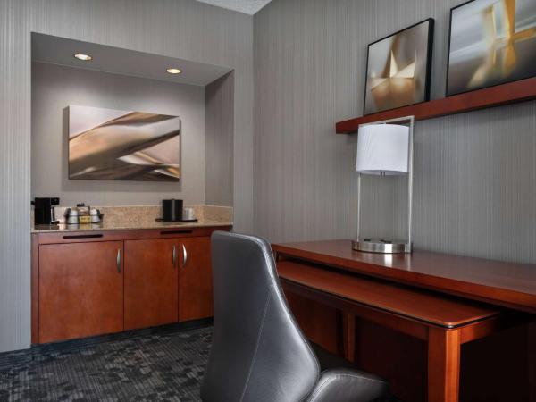 Sonesta Select Phoenix Camelback : photo 3 de la chambre mobility/hearing accessible one-bedroom king suite with tub