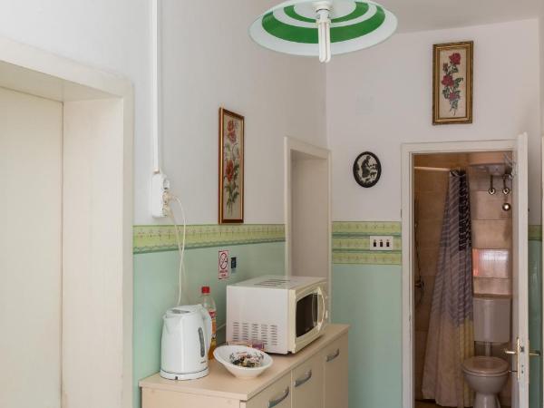 Guest House Bradas : photo 6 de la chambre chambre simple avec salle de bains commune