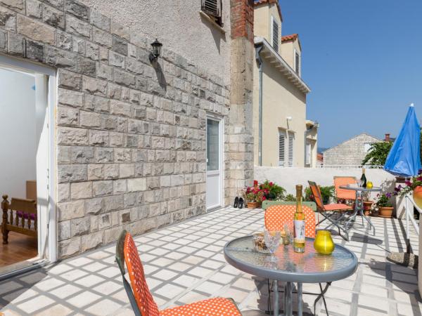 Guest House Bradas : photo 1 de la chambre chambre simple Économique avec salle de bains commune