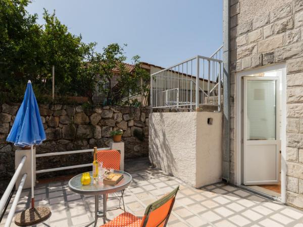 Guest House Bradas : photo 7 de la chambre chambre simple Économique avec salle de bains commune