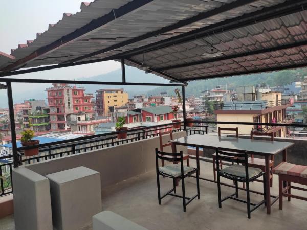 Harry Guest House & Restaurant : photo 8 de la chambre chambre triple deluxe