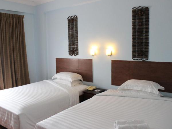 Hotel Maluri : photo 1 de la chambre chambre deluxe avec 2 lits queen-size