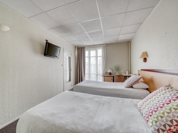Campanile Paris Ouest - Boulogne : photo 2 de la chambre hébergement 2 lits simples et 1 lit junior (jusqu'à 10 ans)