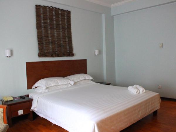 Hotel Maluri : photo 7 de la chambre chambre lit king-size deluxe