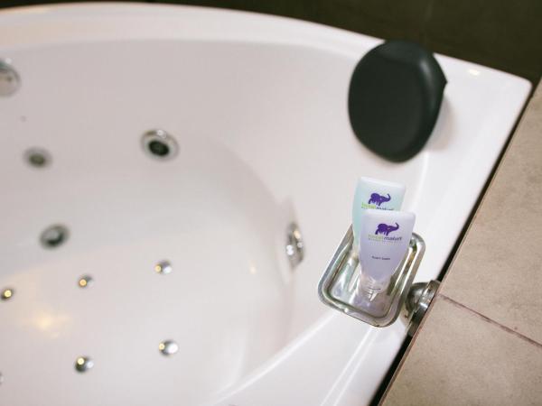 Hotel Maluri : photo 8 de la chambre suite avec jacuzzi