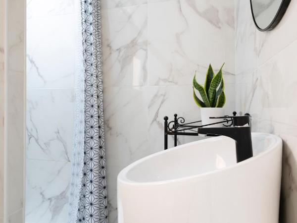 CASA MILA SV19 guesthouse : photo 5 de la chambre chambre double avec salle de bains privative