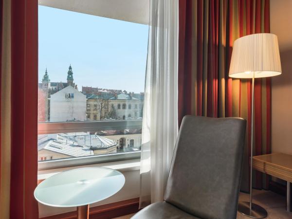 Radisson Blu Hotel Krakow : photo 1 de la chambre suite avec vue sur vieille ville
