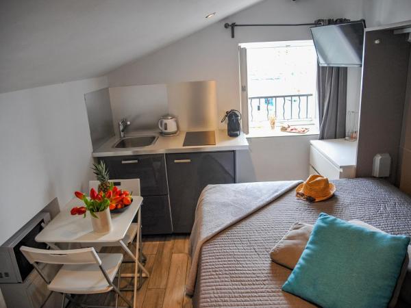 Les Studios du Pêcheur - Hypercentre - Clim - City Trip : photo 9 de la chambre studio - vue sur océan