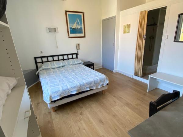 Hôtel Belle Vue d'Angleterre : photo 3 de la chambre chambre double avec salle de bains privative