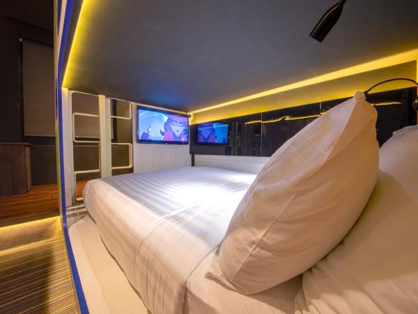 CUBE Family Boutique Capsule Hotel at Chinatown : photo 4 de la chambre chambre quadruple de luxe avec 2 lits queen-size