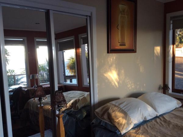 Neptune Coastal Haven : photo 5 de la chambre chambre double deluxe - vue latérale sur mer