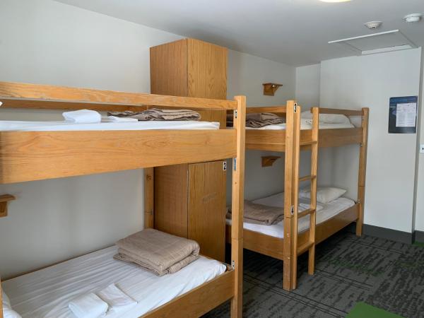 HI Calgary City Centre - Hostel : photo 2 de la chambre lit dans dortoir mixte de 4 lits