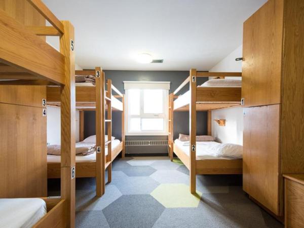 HI Calgary City Centre - Hostel : photo 3 de la chambre lit dans dortoir pour hommes de 6 lits