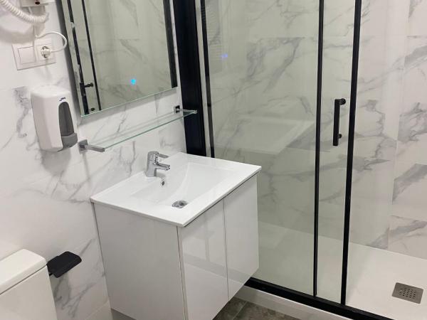 Hostal Alaska : photo 6 de la chambre chambre double supérieure