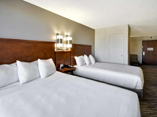 Hyatt Place Las Vegas : photo 1 de la chambre chambre avec 2 lits doubles et canapé-lit