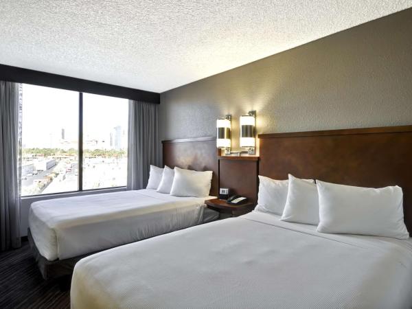 Hyatt Place Las Vegas : photo 2 de la chambre chambre avec 2 lits doubles et canapé-lit