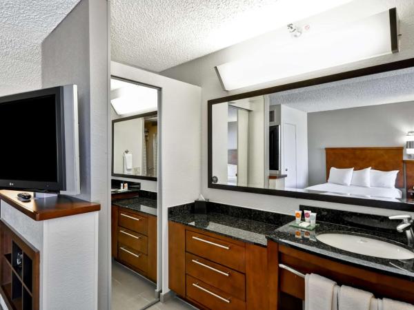 Hyatt Place Las Vegas : photo 8 de la chambre chambre avec 2 lits doubles et canapé-lit