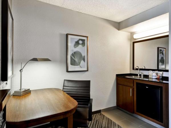 Hyatt Place Las Vegas : photo 10 de la chambre chambre avec 2 lits doubles et canapé-lit