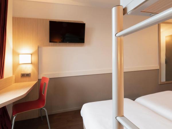 Premiere Classe Le Havre Centre-LES DOCKS : photo 3 de la chambre chambre triple avec 3 lits simples 