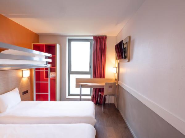 Premiere Classe Le Havre Centre-LES DOCKS : photo 4 de la chambre chambre triple avec 3 lits simples 
