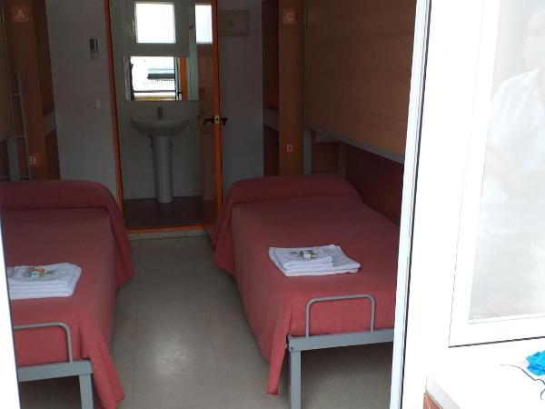 Albergue Inturjoven Córdoba : photo 4 de la chambre chambre lits jumeaux avec salle de bains privative