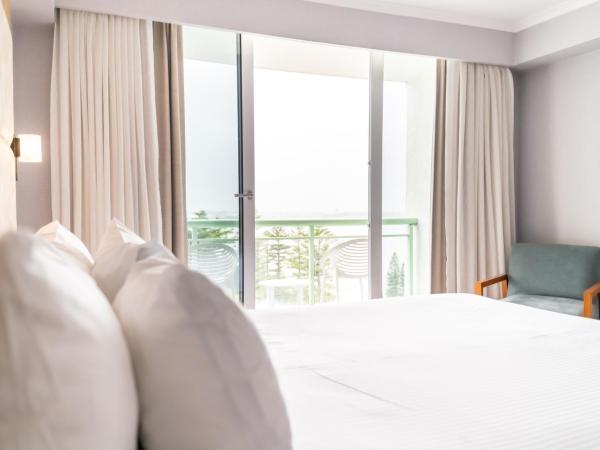 Novotel Sydney Brighton Beach : photo 7 de la chambre suite lit king-size - vue sur baie