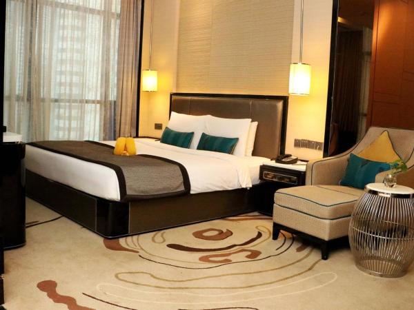 Pacific Regency Hotel Suites : photo 5 de la chambre suite lit king-size premier