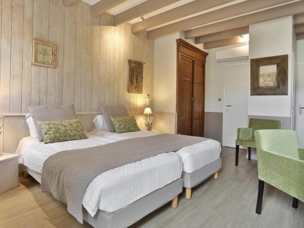 Hotel Le Mas de Castel - Piscine chauffee : photo 8 de la chambre chambre double suprieure avec terrasse