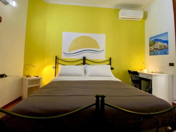 B&B Amalfi Coast Salerno : photo 8 de la chambre chambre double ou lits jumeaux avec salle de bains privative