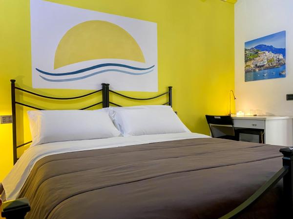 B&B Amalfi Coast Salerno : photo 2 de la chambre chambre double ou lits jumeaux avec salle de bains privative