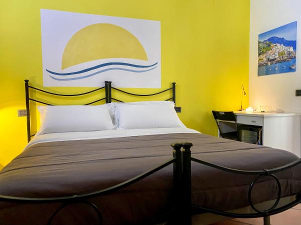 B&B Amalfi Coast Salerno : photo 4 de la chambre chambre double ou lits jumeaux avec salle de bains privative