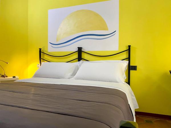 B&B Amalfi Coast Salerno : photo 9 de la chambre chambre double ou lits jumeaux avec salle de bains privative