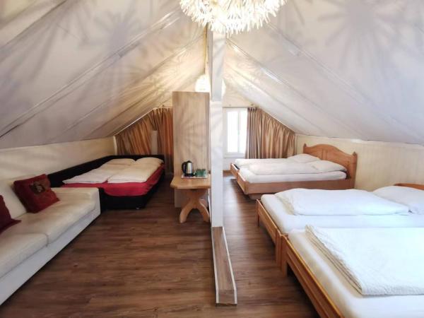 Interlaken Linda Inn Lodge : photo 1 de la chambre chambre familiale avec salle de bains privative - 3ème Étage - sans ascenseur