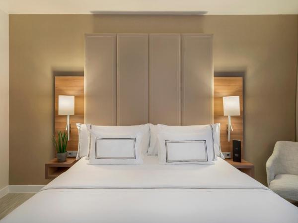 Meliá Düsseldorf : photo 6 de la chambre suite junior the level avec accès au salon exécutif