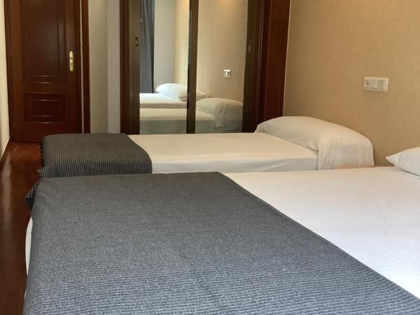 Saudade Hostal Cafetería : photo 2 de la chambre chambre double