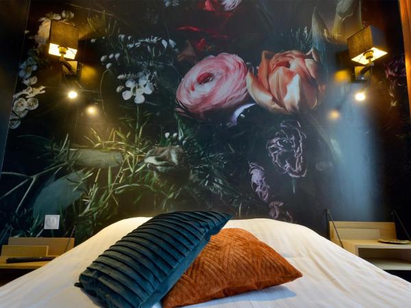 Hôtel Le Tiburon : photo 2 de la chambre grande chambre double ou lits jumeaux